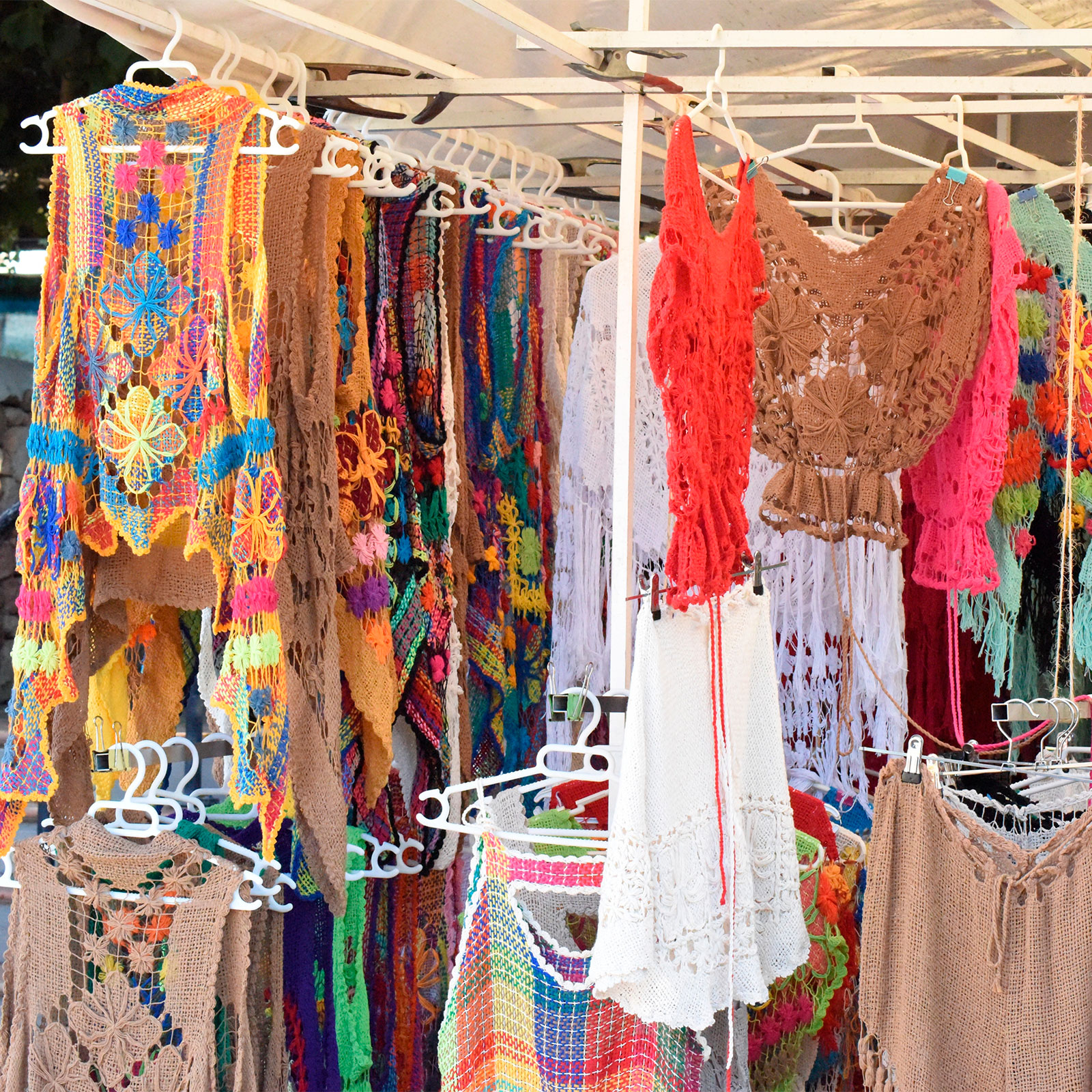 Ropa hippy de mercadillo de Ibiza